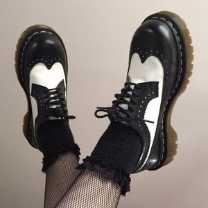 Euc 3989 brogue black and white platform dr.martens shoes